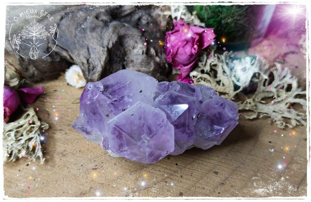 amethyste-cristalisee-pierrenaturelle-omieuxetremineral