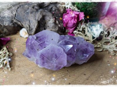 amethyste-cristalisee-pierrenaturelle-omieuxetremineral